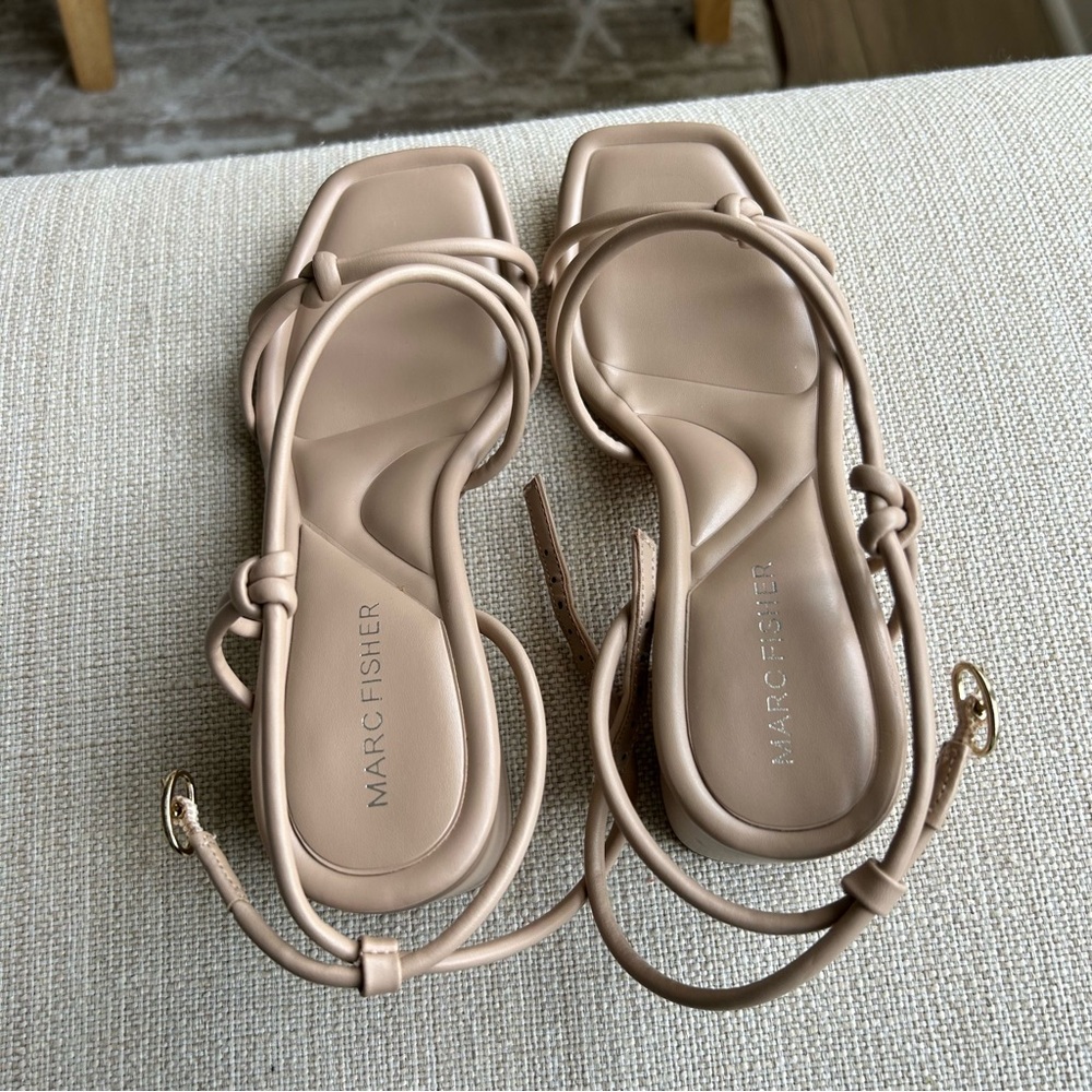Marc Fisher Beige Knotted Strappy Sandals Size 6 Neutral Soft Spring Summer Shoe